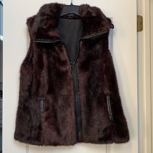 2 Syles in 1! Reversible vest